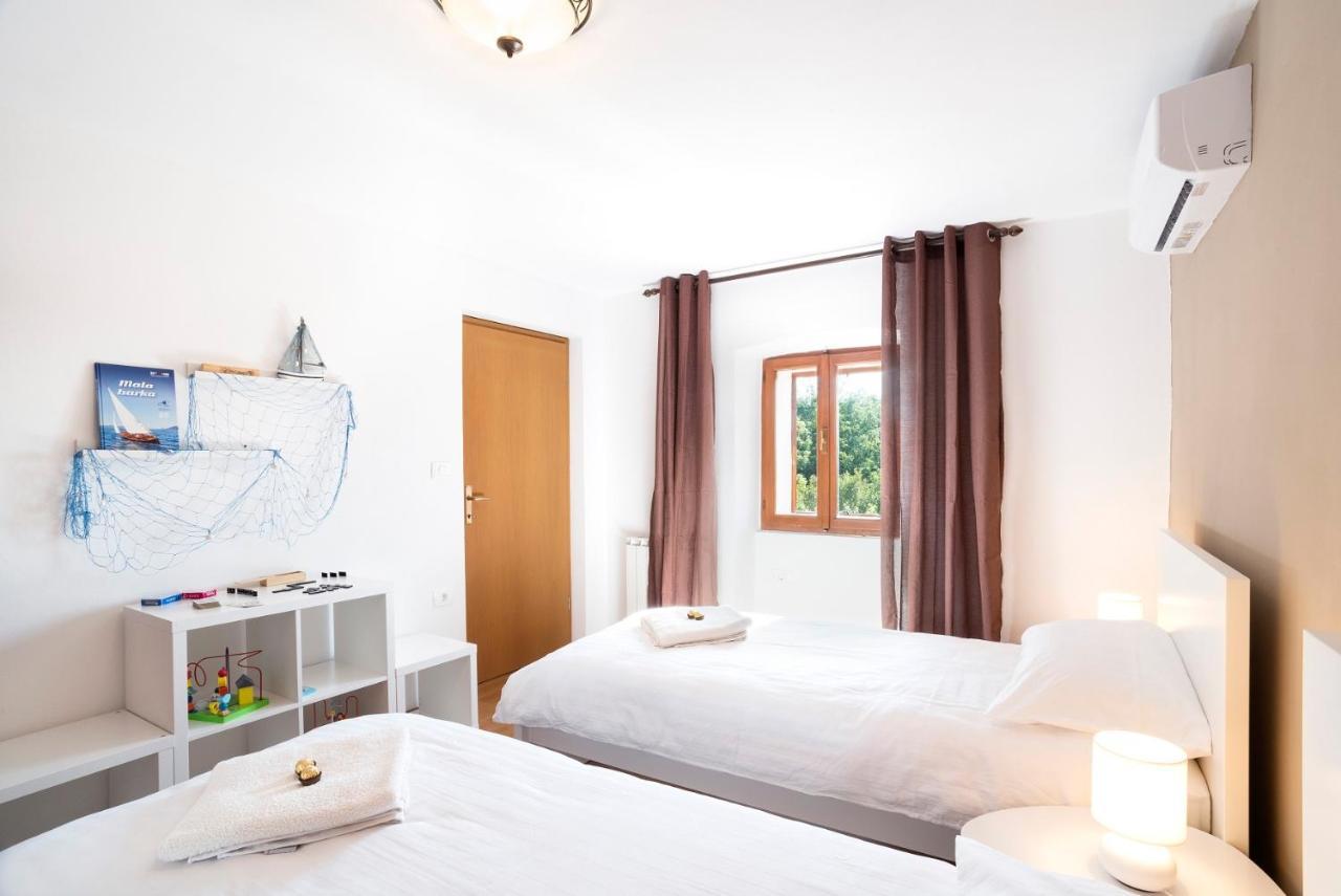 Boutique House Rustikana By Locap Group 伊佐拉 外观 照片